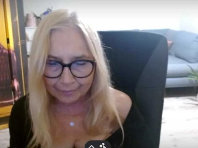 Live sex webcam photo for BlondeSofia #292336071