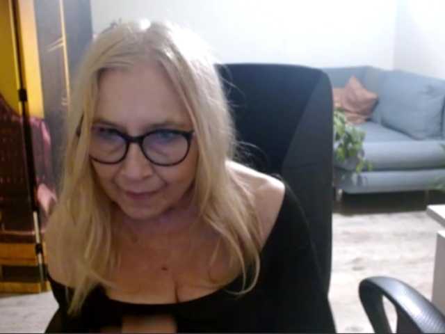 Live sex webcam photo for BlondeSofia #292430950