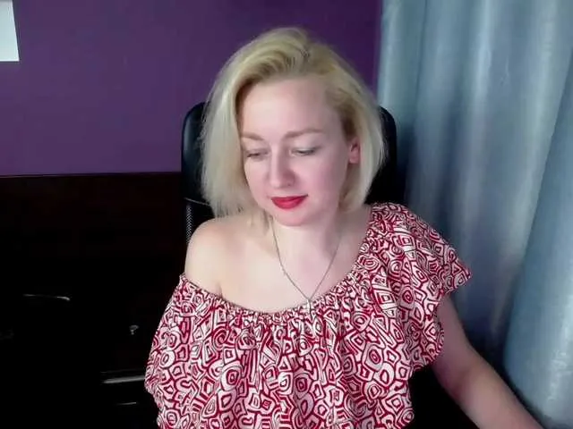 Live sex webcam photo for BlondyMom #271898625
