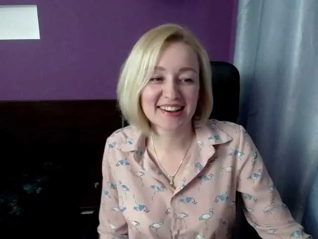 Live sex webcam photo for BlondyMom #271907865