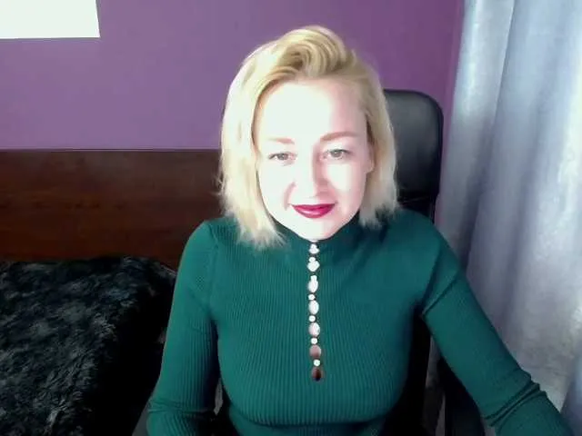 Live sex webcam photo for BlondyMom #271944125