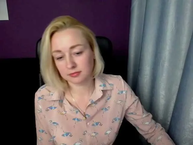 Live sex webcam photo for BlondyMom #271954252