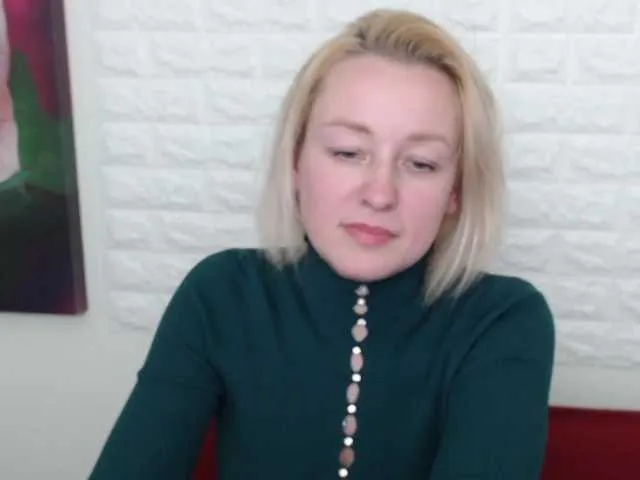 Live sex webcam photo for BlondyMom #271979556