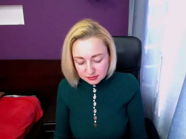 Live sex webcam photo for BlondyMom #272081613