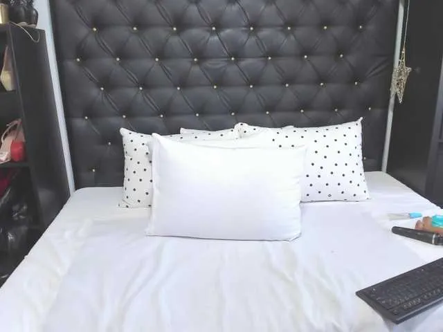 Live sex webcam photo for BlondySexyy #290132788