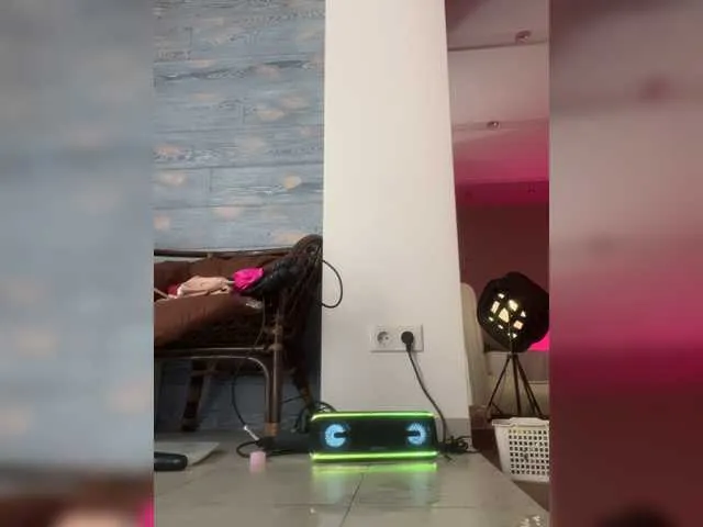 Live sex webcam photo for BloomJuliette #274327180