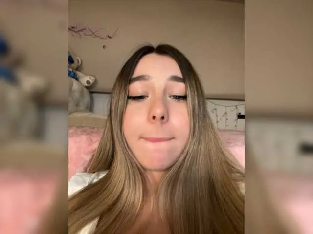 Live sex webcam photo for BloomJuliette #275569929