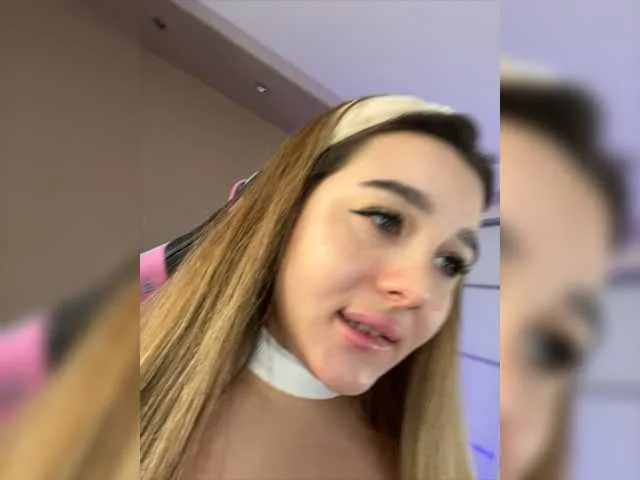 Live sex webcam photo for BloomJuliette #277979471