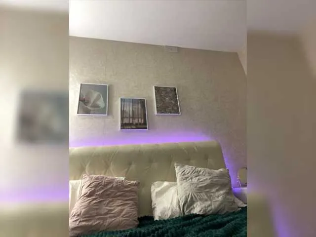 Live sex webcam photo for BloomJuliette #278162057