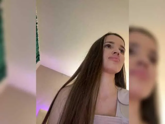 Live sex webcam photo for BloomJuliette #284349602