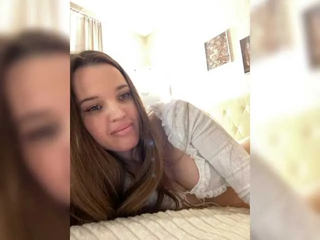 Live sex webcam photo for BloomJuliette #290550376