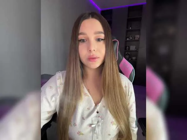 Live sex webcam photo for BloomJuliette #290701744
