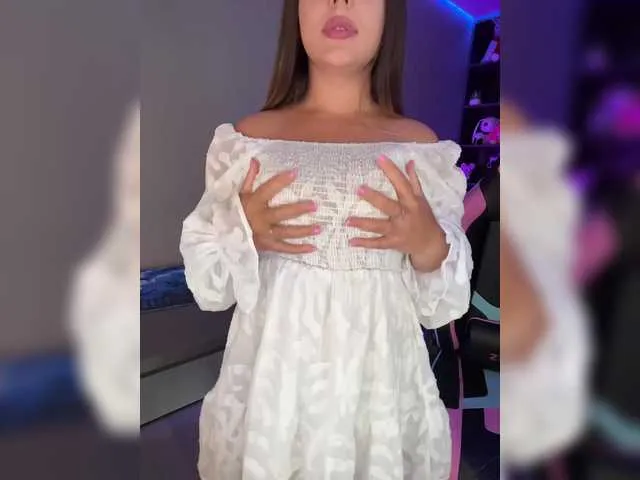 Live sex webcam photo for BloomJuliette #291663306