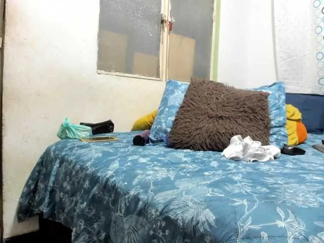 Live sex webcam photo for BlowMommy #276605575