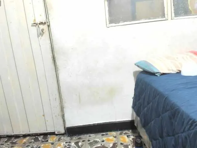 Live sex webcam photo for BlowMommy #277526687