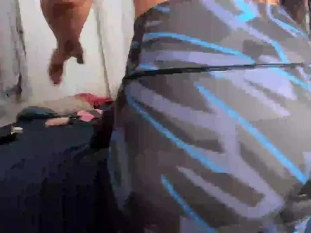 Live sex webcam photo for BlowMommy #289322776