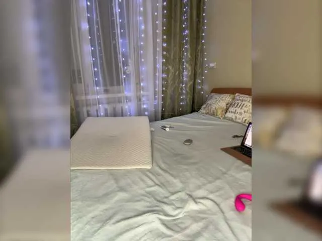 Live sex webcam photo for Blue-Eyes1 #276999879