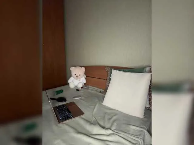 Live sex webcam photo for Blue-Eyes1 #278300130