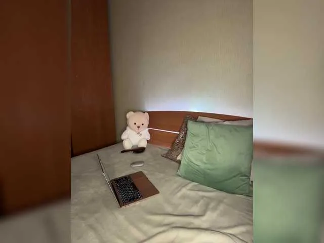 Live sex webcam photo for Blue-Eyes1 #288720985