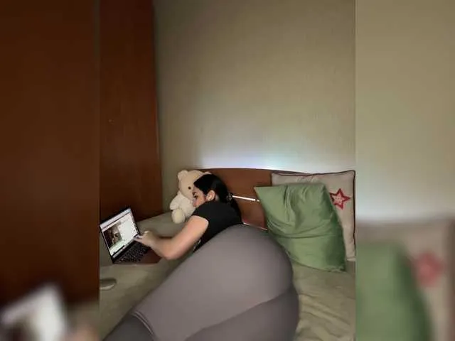 Live sex webcam photo for Blue-Eyes1 #288749354