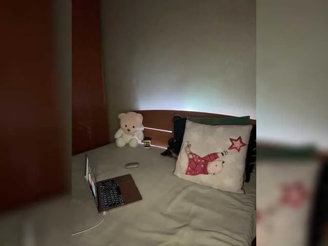 Live sex webcam photo for Blue-Eyes1 #289156601