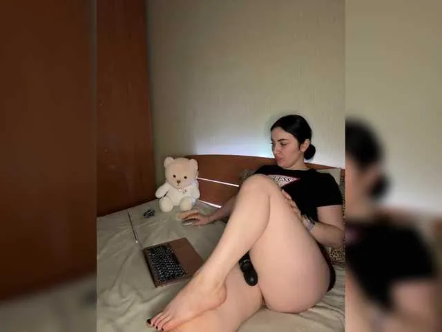 Live sex webcam photo for Blue-Eyes1 #289318079