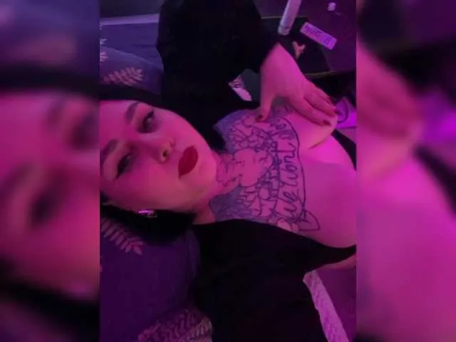 Live sex webcam photo for Blue1Curacao #290591360