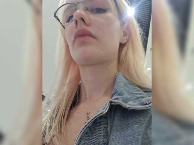 Live sex webcam photo for BlueCherry #273765765