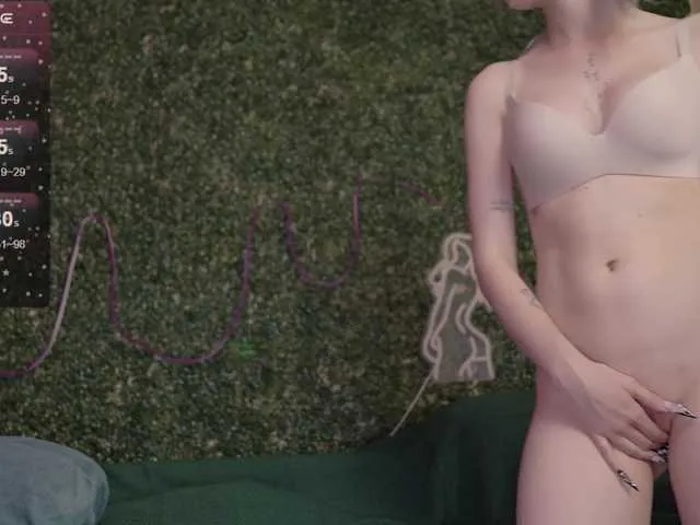 Live sex webcam photo for BlueCherry #279135008