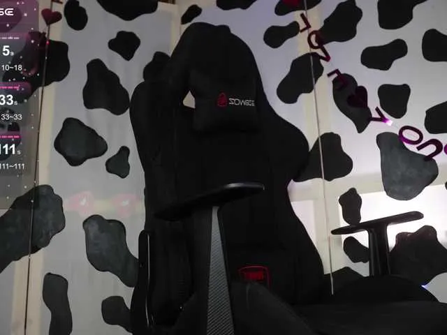 Live sex webcam photo for BlueCherry #290685779