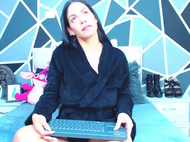 Live sex webcam photo for BlueGirl99 #277612858