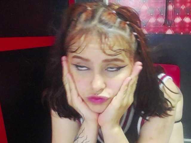 Live sex webcam photo for Blueskay-966 #275549588