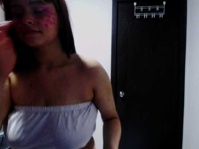 Live sex webcam photo for Blueskay-966 #275608961