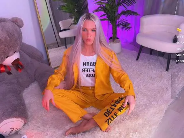 Live sex webcam photo for BlushMikki #290744498