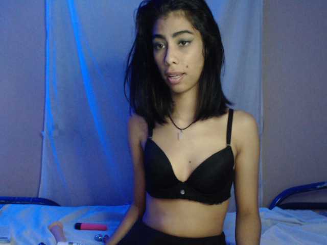 Live sex webcam photo for Bluuu- #273378889