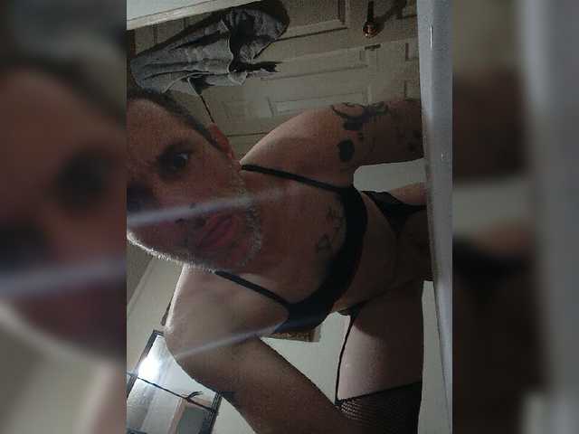 Live sex webcam photo for Bobbyjar12 #277059401