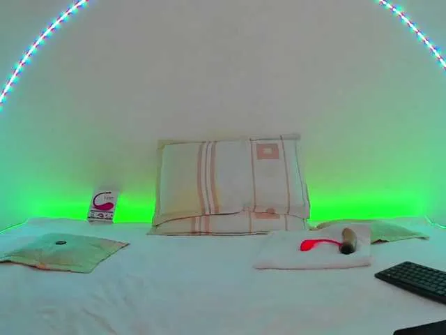 Live sex webcam photo for Body69LyD #272117753