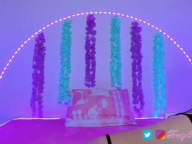 Live sex webcam photo for Body69LyD #273641038