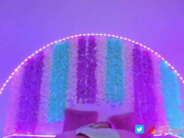 Live sex webcam photo for Body69LyD #274430927