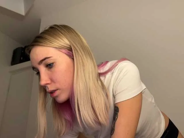 Live sex webcam photo for BogyAngell #277050960