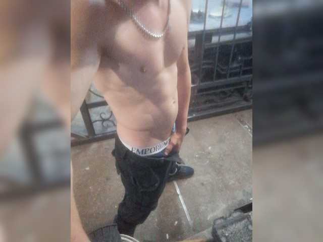 Live sex webcam photo for Bolt400 #273609988