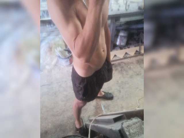 Live sex webcam photo for Bolt400 #274029325