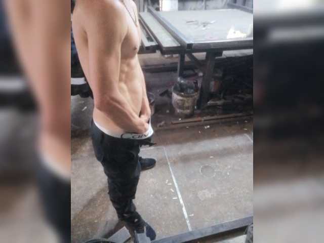 Live sex webcam photo for Bolt400 #274622399