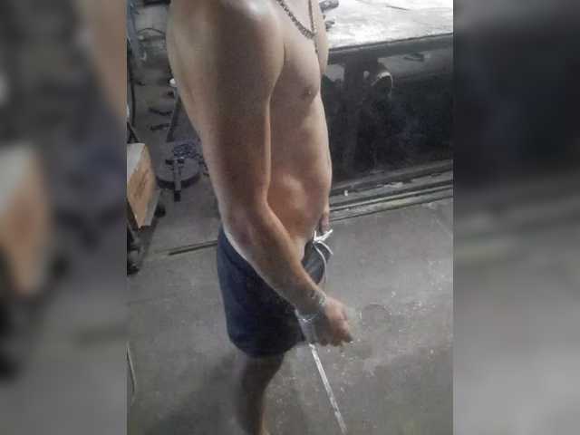 Live sex webcam photo for Bolt400 #281066615