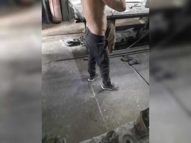 Live sex webcam photo for Bolt400 #290040104