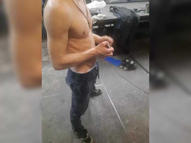 Live sex webcam photo for Bolt400 #290386846