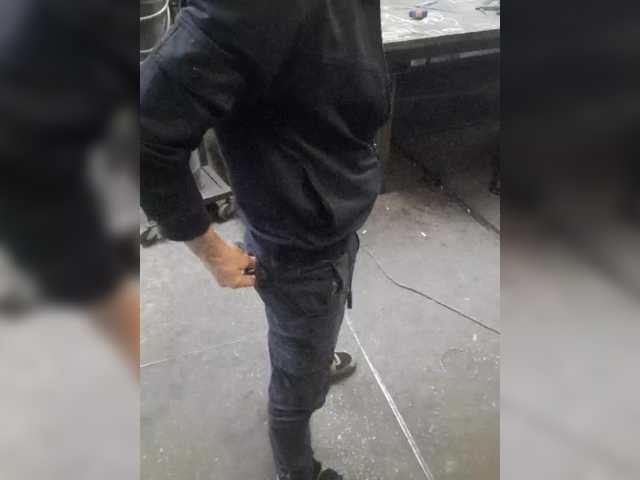 Live sex webcam photo for Bolt400 #290413583