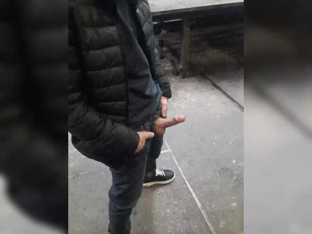 Live sex webcam photo for Bolt400 #290701558