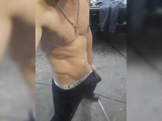 Live sex webcam photo for Bolt400 #290749026