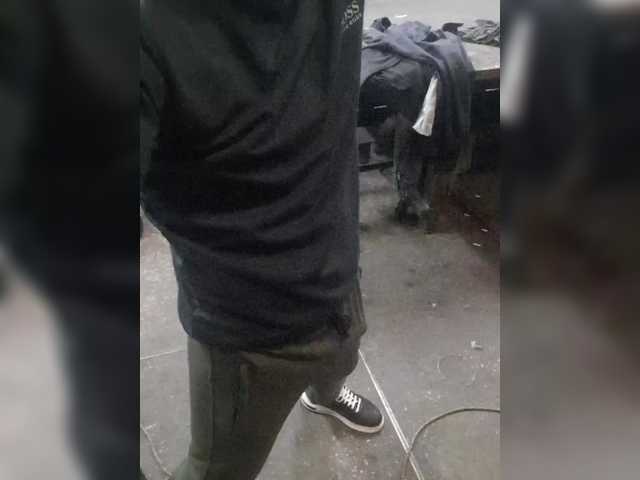 Live sex webcam photo for Bolt400 #290890884